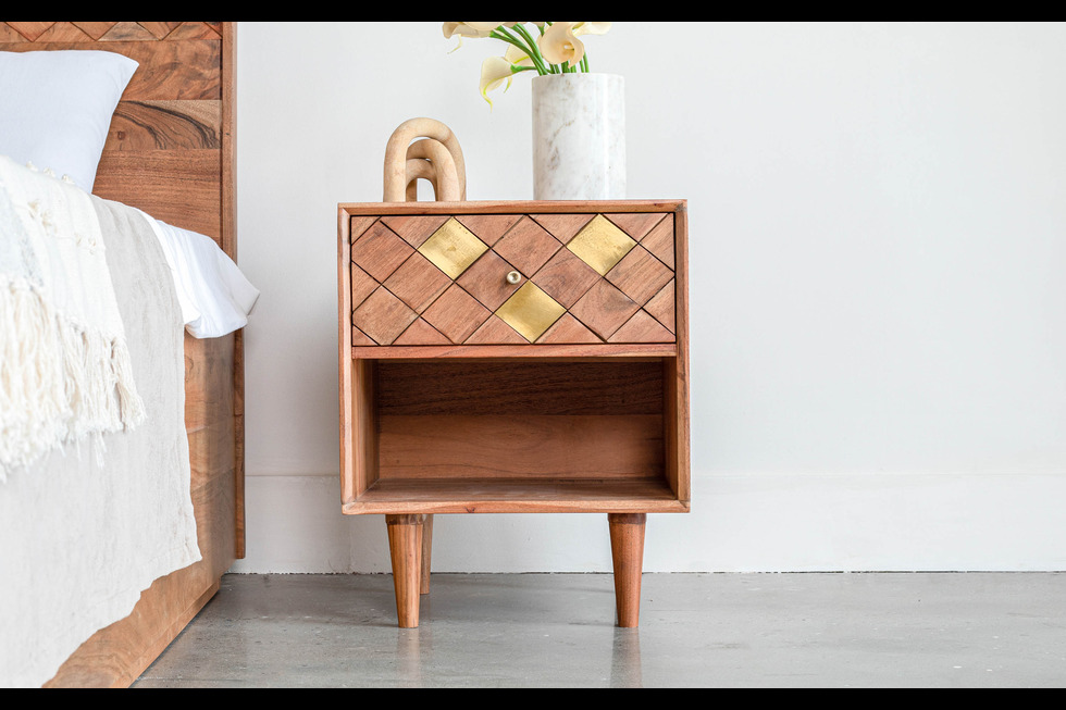 Bed Side Table Decoration Ideas